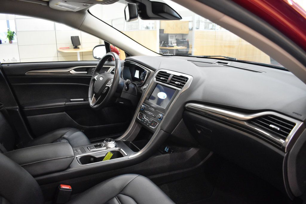 Used 2020 Ford Fusion SEL FWD image 20