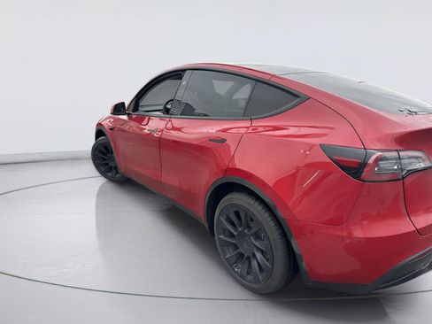 Used 2023 Tesla Model Y AWD image 3