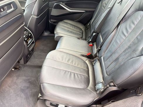 Used 2021 BMW X7 M50i w/ Dynamic Handling Package AWD/4WD image 30