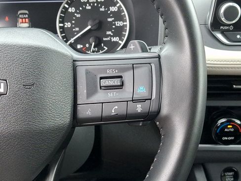 Used 2025 Nissan Rogue SV FWD image 22