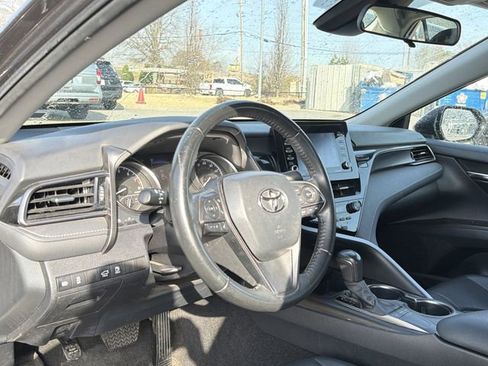 Used 2022 Toyota Camry SE w/ Carpet Mat Package (TMS) image 9