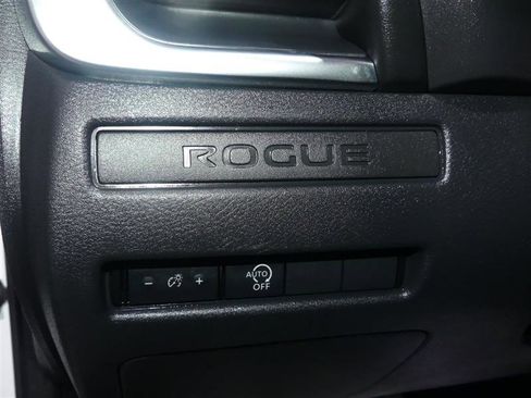 Used 2023 Nissan Rogue S image 28