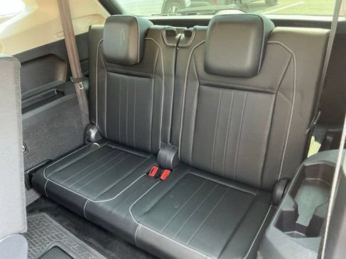 Certified 2023 Volkswagen Tiguan SE FWD image 18