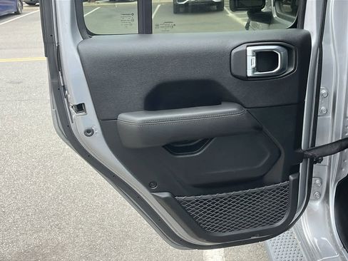 Certified 2021 Jeep Wrangler Unlimited Sahara AWD/4WD image 27