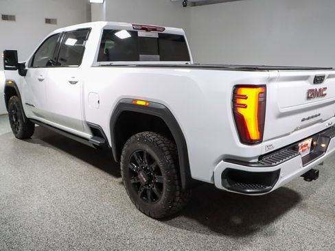 Used 2024 GMC Sierra 2500 AT4 w/ AT4 Premium Plus Package image 9