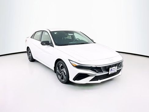New 2025 Hyundai Elantra SEL image 1