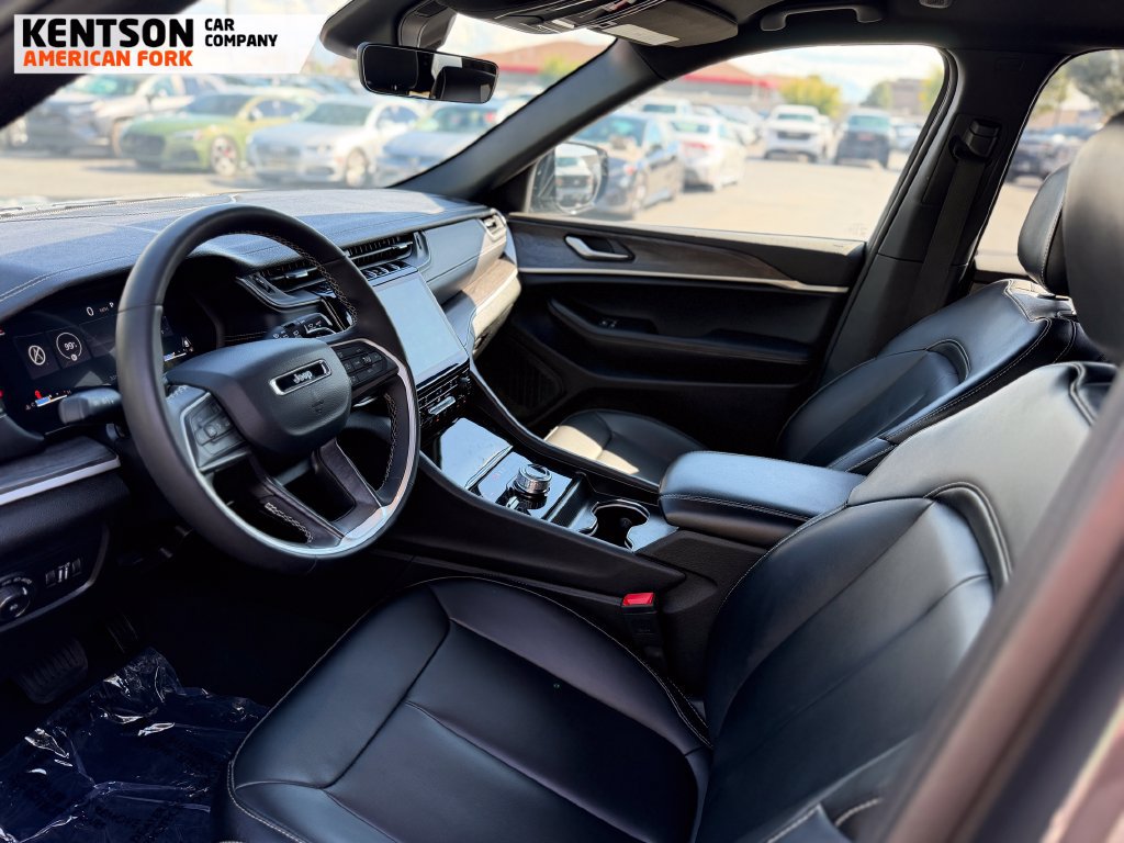 Used 2025 Jeep Grand Cherokee Limited w/ Black Appearance Package AWD/4WD image 29