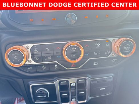 Used 2023 Jeep Gladiator Mojave w/ Cold Weather Group AWD/4WD image 20