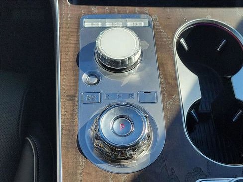 Used 2025 Genesis GV80 2.5T Prestige image 13