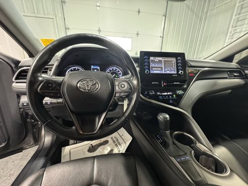 Used 2022 Toyota Camry SE image 25