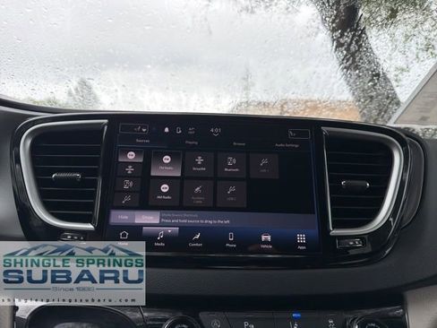 Used 2024 Chrysler Pacifica Touring-L image 35