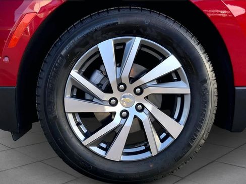 Used 2023 Chevrolet Equinox Premier image 10