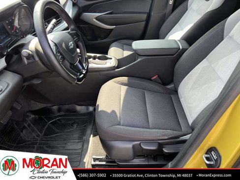 Certified 2024 Chevrolet Trax RS FWD image 17