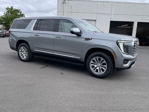 Used 2025 GMC Yukon XL Denali AWD/4WD image 7