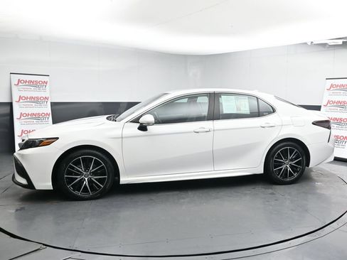 Used 2024 Toyota Camry SE image 5