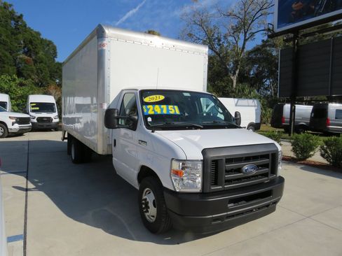 Used 2021 Ford E-350 and Econoline 350 Super Duty w/ Power Windows & Locks Group image 1