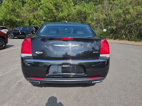 Used 2015 Chrysler 300 Limited RWD image 6