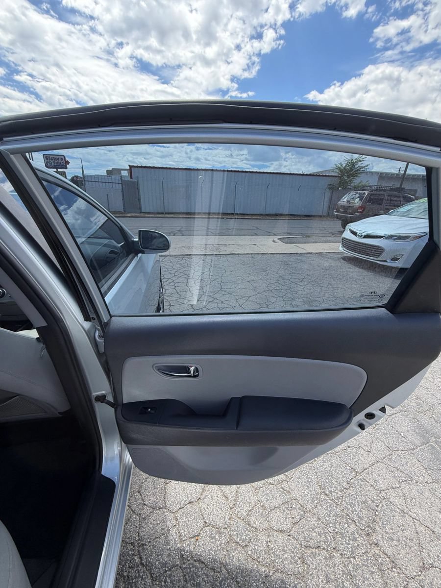 Used 2010 Hyundai Elantra GLS FWD image 15