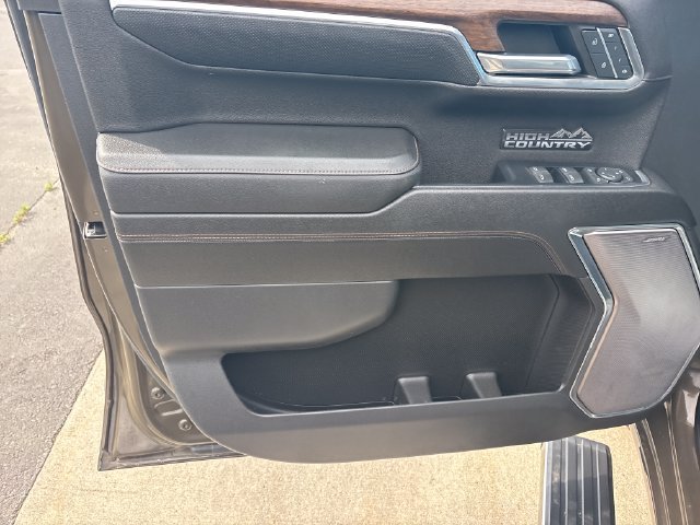 Certified 2023 Chevrolet Silverado 1500 High Country w/ Technology Package AWD/4WD image 10