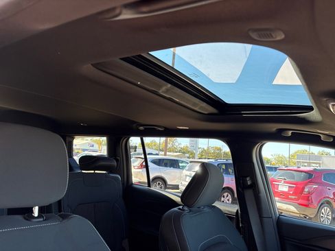 New 2025 Jeep Grand Cherokee L Laredo image 9