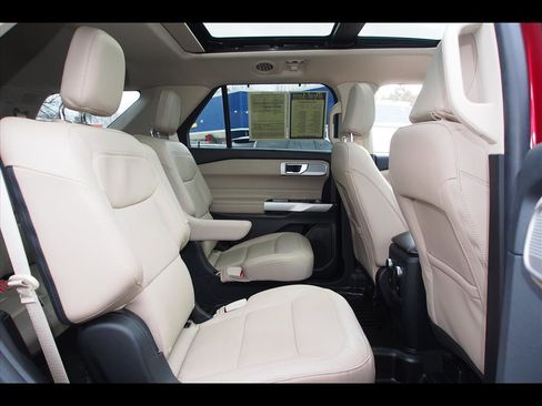 Used 2021 Ford Explorer Limited w/ Equipment Group 301A image 14