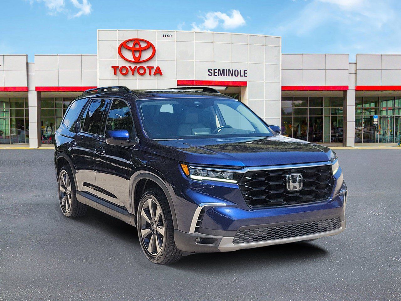 Used 2025 Honda Pilot Elite image 2