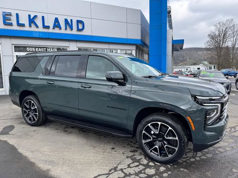 New 2026 Chevrolet Suburban RST image 7