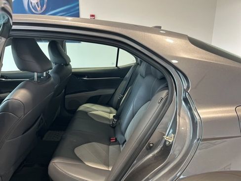 Used 2019 Toyota Camry XLE image 14
