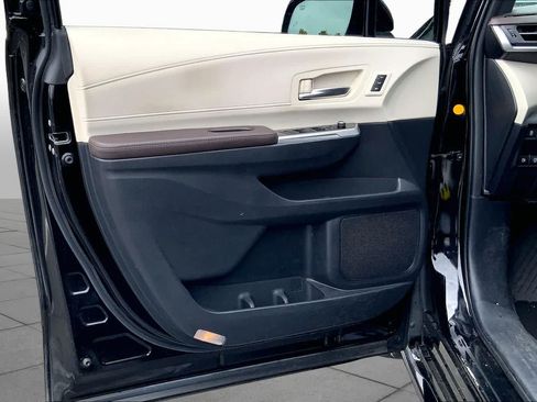 Certified 2024 Toyota Sienna Platinum FWD image 21