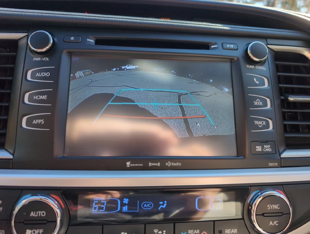 Used 2018 Toyota Highlander XLE AWD/4WD image 21