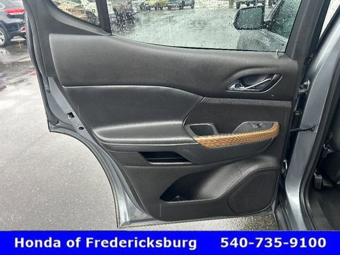 Used 2021 GMC Acadia SLE w/ Driver Convenience Package image 10