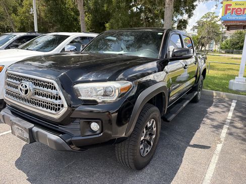 Used 2017 Toyota Tacoma TRD Off-Road w/ Tow Package (A/T) AWD/4WD image 4