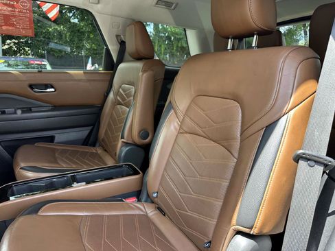 Certified 2022 Nissan Pathfinder Platinum w/ Cargo Package AWD/4WD image 15