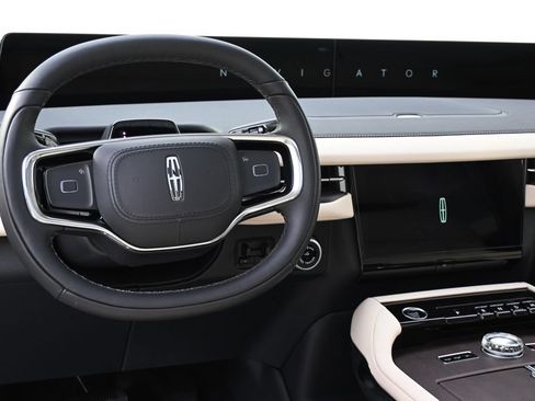New 2027 Lincoln Navigator Reserve w/ Jet Appearance Package AWD/4WD image 12