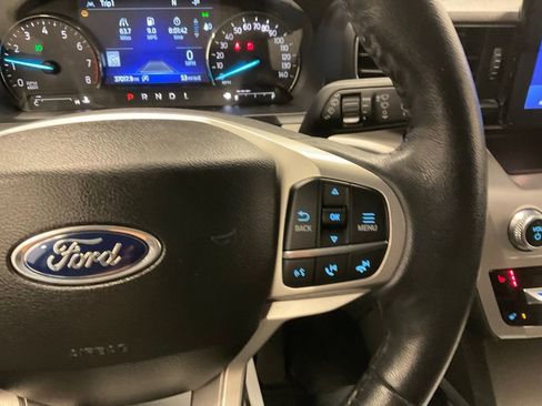 Used 2023 Ford Explorer XLT image 18
