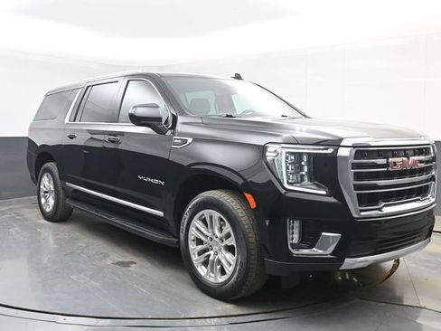 Used 2023 GMC Yukon XL SLT AWD/4WD image 2