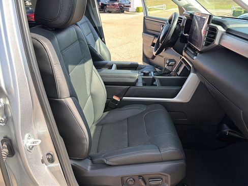 Used 2024 Toyota Tundra Limited AWD/4WD image 18