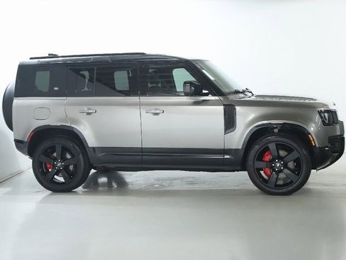 Used 2024 Land Rover Defender 110 X-Dynamic SE image 10