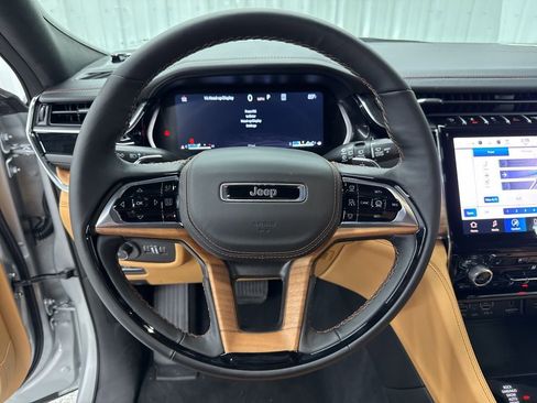 Used 2025 Jeep Grand Cherokee L Summit w/ Advanced Protech Group IV image 27