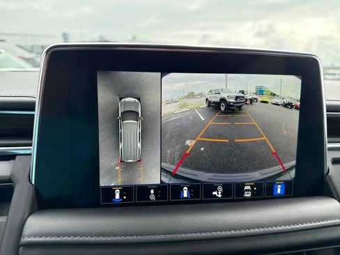 Used 2022 Chevrolet Suburban Z71 w/ Z71 Off-Road Package image 25