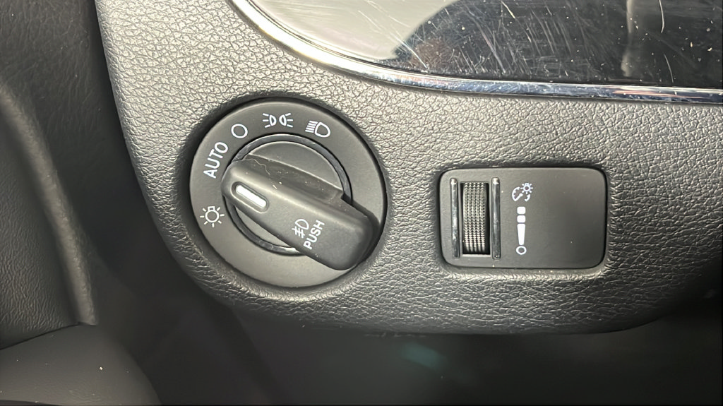 Used 2018 Dodge Grand Caravan SE FWD image 26