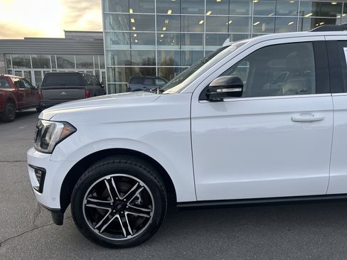 Used 2021 Ford Expedition Max Limited image 9