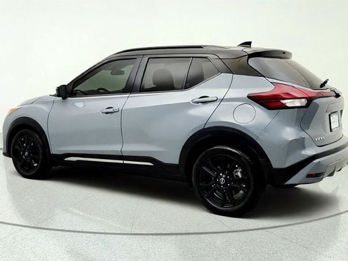 Used 2023 Nissan Kicks SR w/ SR Premium Package FWD image 7