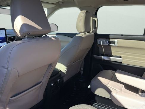 Used 2022 Ford Explorer Limited w/ Limited Technology Package image 29