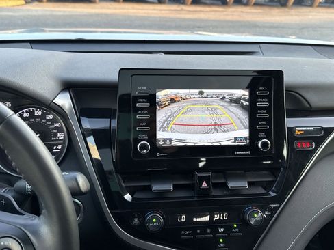 Used 2022 Toyota Camry SE w/ Cold Weather Package image 19