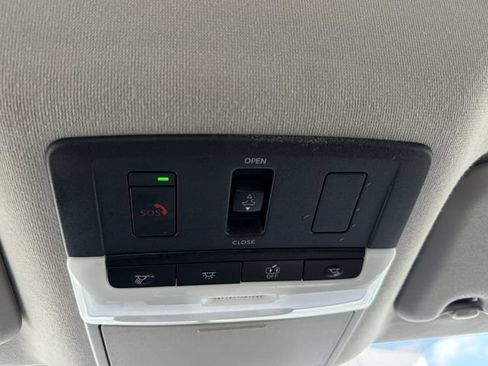 Used 2024 Nissan Sentra SR w/ SR Premium Package FWD image 23