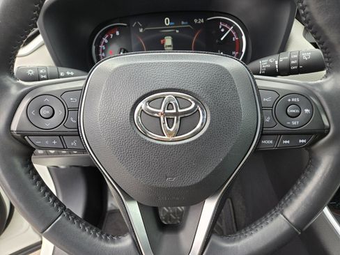 Used 2020 Toyota RAV4 Limited image 23