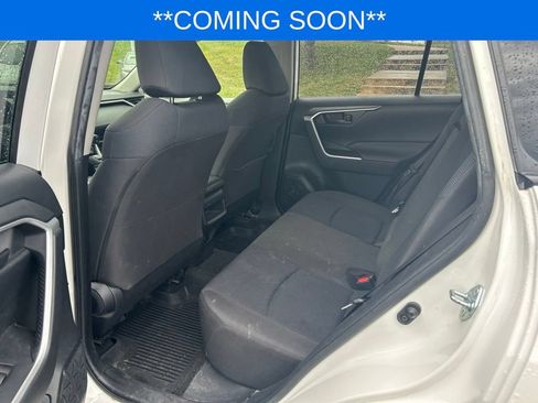 Used 2019 Toyota RAV4 LE AWD/4WD image 13