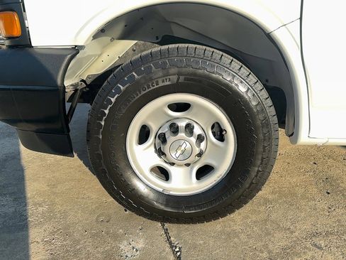 Used 2022 Chevrolet Express 2500 w/ Driver Convenience Package image 9