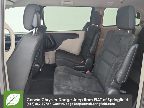 Used 2019 Dodge Grand Caravan SE FWD image 30